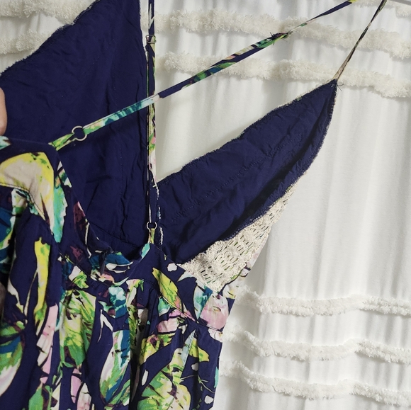 Good condition Forever 21 romper. Size small - Picture 8 of 11